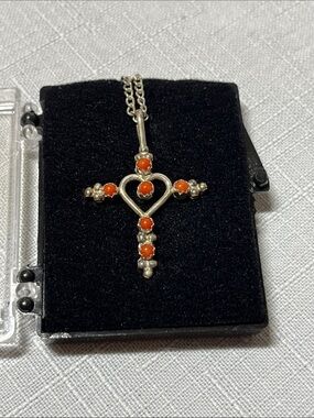 New Reversible Silver Heart Cross Pendant Necklace
Blue/Orange
Silver plated